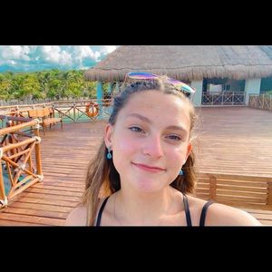 Meet your Posher, Abby